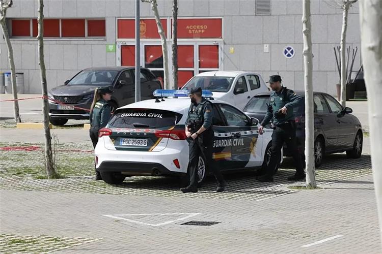 الشرطة في مقر الاتحاد الاسباني لكرة القدم