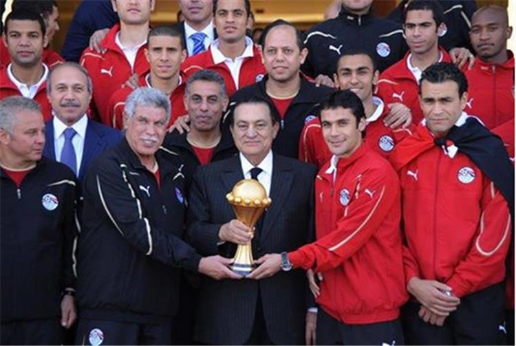 في يوم ميلاده.. "مبارك" سطَر تاريخ الرياضة المصرية.. والشعب "رقص فرحًا"