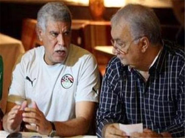 شحاتة يزور سمير زاهر في المستشفى للاطمئنان على حالته