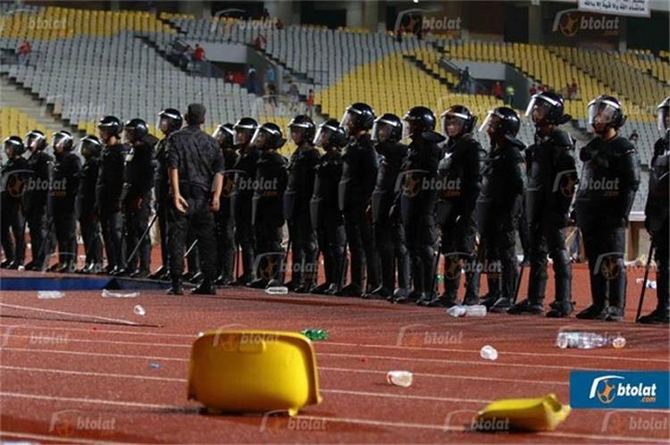 الأمن يعزز قوات الأمن أمام بتروسبورت بسبب الاولتراس