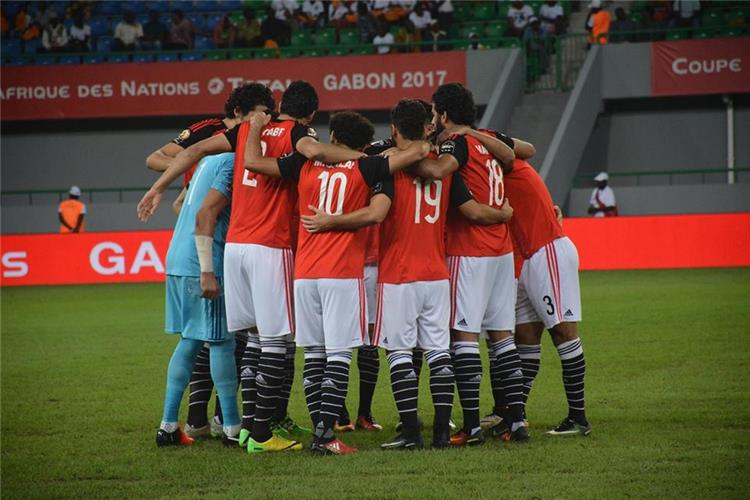 الهواري يمنح مكافأة ألف دولار لكل لاعب في المنتخب بعد الفوز على المغرب