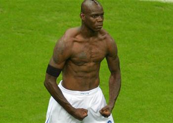 رسمي ا بالوتيلي يعود إلى قائمة إيطاليا بعد غياب 3 سنوات