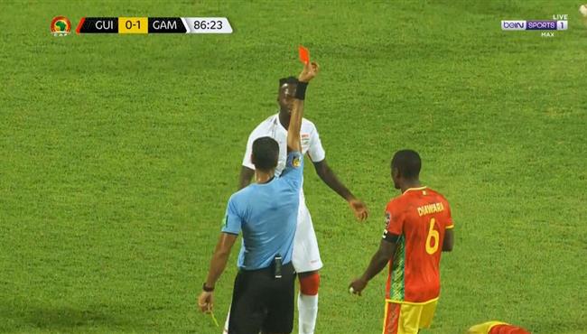 طرد يوسوفا نجي في مباراة جامبيا وغينيا بكاس امم افريقيا