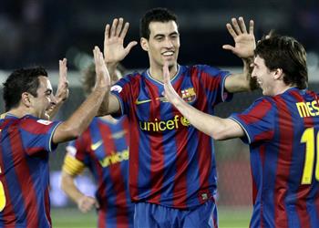 موندو ديبورتيفو ميسي يجتمع بـ تشافي وبوسكيتس في برشلونة