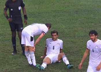 فيديو حمدي فتحي يغادر مباراة مصر وكوت ديفوار مصاب ا