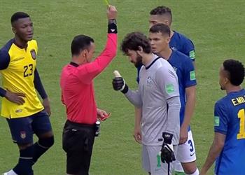 فيديو في 11 دقيقة طرد ثنائي البرازيل أليسون وإيمرسون وحارس مرمى الإكوادور