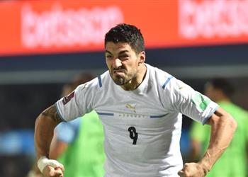 فيديو لدغة سواريز تنعش آمال أوروجواي في التأهل لكأس العالم 2022 بفوز هام على باراجواي