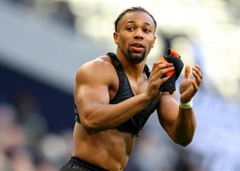 أداما تراوري يغادر دبي لإتمام رحيله إلى برشلونة وسكاي تكشف تفاصيل الصفقة