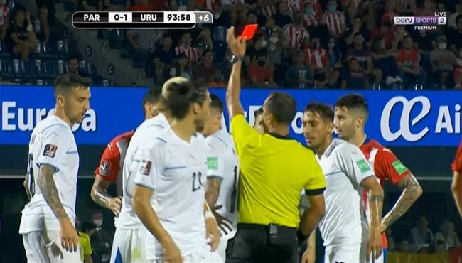 طرد جوستافو جوميز في مباراة اوروجواي وباراجواي بتصفيات كاس العالم