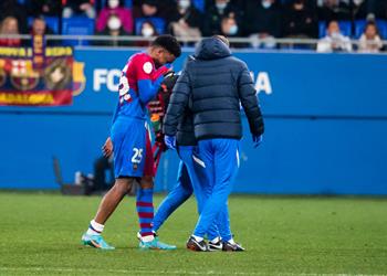 برشلونة يعلن إصابة أليخاندرو بالدي بعد مشاركته أمام ريال مدريد