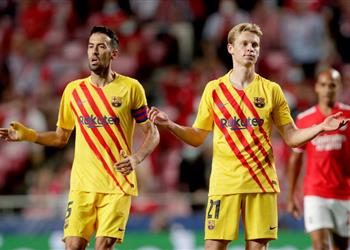 دي يونج لا يمكنني اللعب في مركزي بسبب لاعب برشلونة