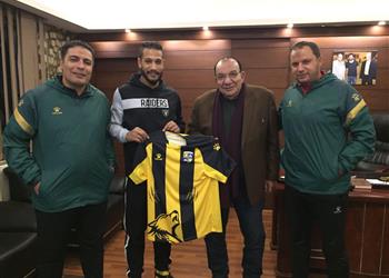 رسمي ا المقاولون العرب يضم أحمد علي معار ا من الاتحاد