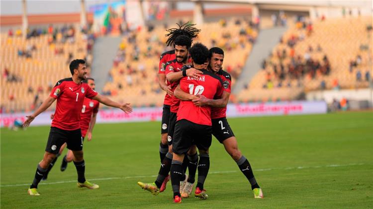 احتفال لاعبي منتخب مصر بهدف التعادل أمام المغرب في كأس أمم إفريقيا 2021