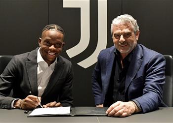 رسمي ا يوفنتوس يتعاقد مع دينيس زكريا