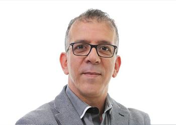 حفيظ دراجي يكشف عن حالته الصحية بعد تغييره بين شوطي مباراة أتلتيكو مدريد وإشبيلية