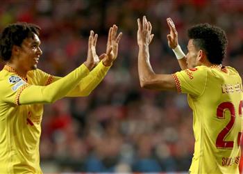 تقارير لاعب ليفربول يغيب حتى نهاية مونديال قطر بعد الإصابة