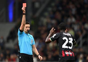 فيديو الطرد غي ر كل شيء ميلان يسقط مجدد ا أمام تشيلسي في دوري أبطال أوروبا