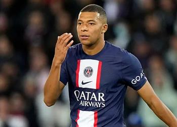 والدة مبابي تتهم باريس سان جيرمان بتشويه سمعة نجلها