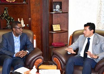 كاف يشكر أشرف صبحي ومصر على تنظيم البطولة الإفريقية للمدارس