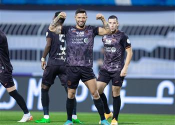 فيديو الشباب يحافظ على صدارة الدوري السعودي برباعية استعراضية أمام الخليج