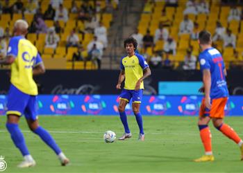 فيديو تسديدة صاروخية لويس جوستافو يسجل هدف النصر الأول أمام الفيحاء