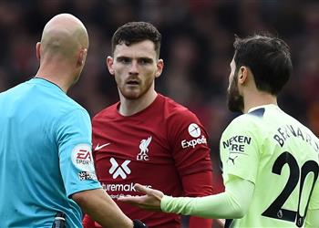 برناردو سيلفا يشكك في قرار إلغاء هدف مانشستر سيتي أمام ليفربول