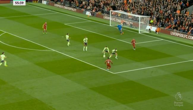جوتا يهدر هدف محقق امام مانشستر سيتي بعد تمريره رائعة من محمد صلاح