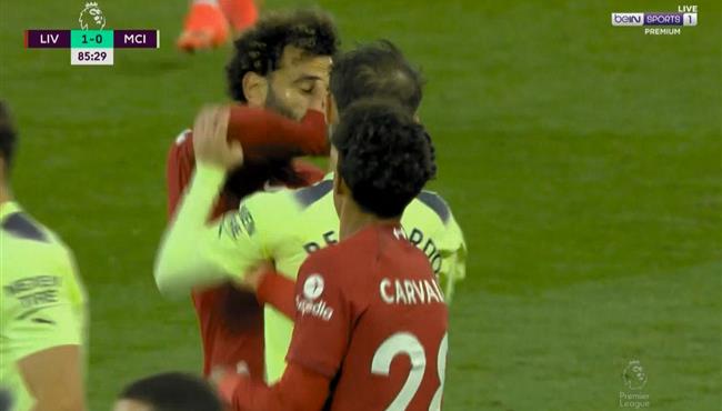 مشادة محمد صلاح وبيرناردو سيلفا وطرد يورجن كلوب في مباراة ليفربول والسيتي
