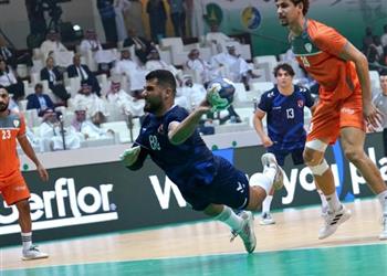 الأهلي يهزم مضر السعودي 36 30 في أولى مبارياته بـ كأس العالم للأندية لكرة اليد