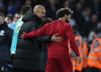 قارئ شفاه يوضح حديث جوارديولا مع محمد صلاح بعد فوز ليفربول على مانشستر سيتي