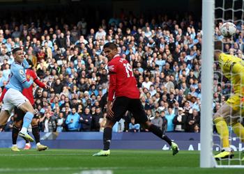 فيديو فودين يسجل هدف مانشستر سيتي الأول أمام مانشستر يونايتد
