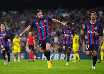 فيديو ليفاندوفسكي يقود برشلونة للفوز بثلاثية على فياريال والضغط على ريال مدريد في الليجا