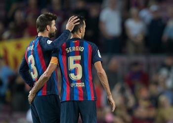 جماهير برشلونة تطلق صافرات الاستهجان على بيكيه أمام فياريال