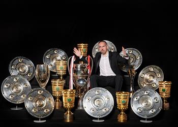 فيديو فرانك ريبيري يعلن اعتزاله كرة القدم بعد مسيرة 20 عام ا