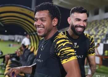 عرض برازيلي يقلق اتحاد جدة بشأن رومارينيو