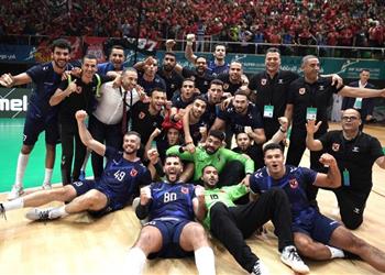 مسحة طبية ليد الأهلي قبل مواجهة ماجديبورج في كأس العالم للأندية