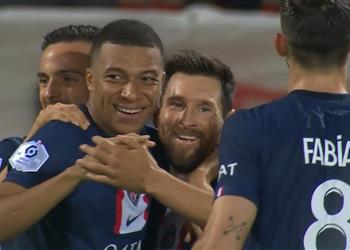 فيديو ميسي ومبابي يتألقان ويقودان باريس سان جيرمان للفوز بثلاثية على أجاكسيو