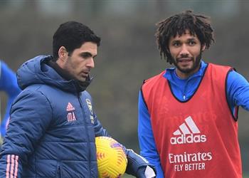 صورة محمد النني يقود تدريبات فريق شباب آرسنال