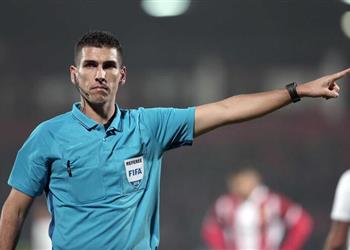 1681 إنذار ا في 327 لقاء تعرف على فابيو خوسيه حكم مباراة الأهلي والزمالك في السوبر