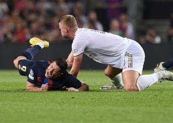 كابوس لا نهاية له ردود فعل الصحف الإسبانية على خسارة برشلونة والخروج من دوري أبطال أوروبا