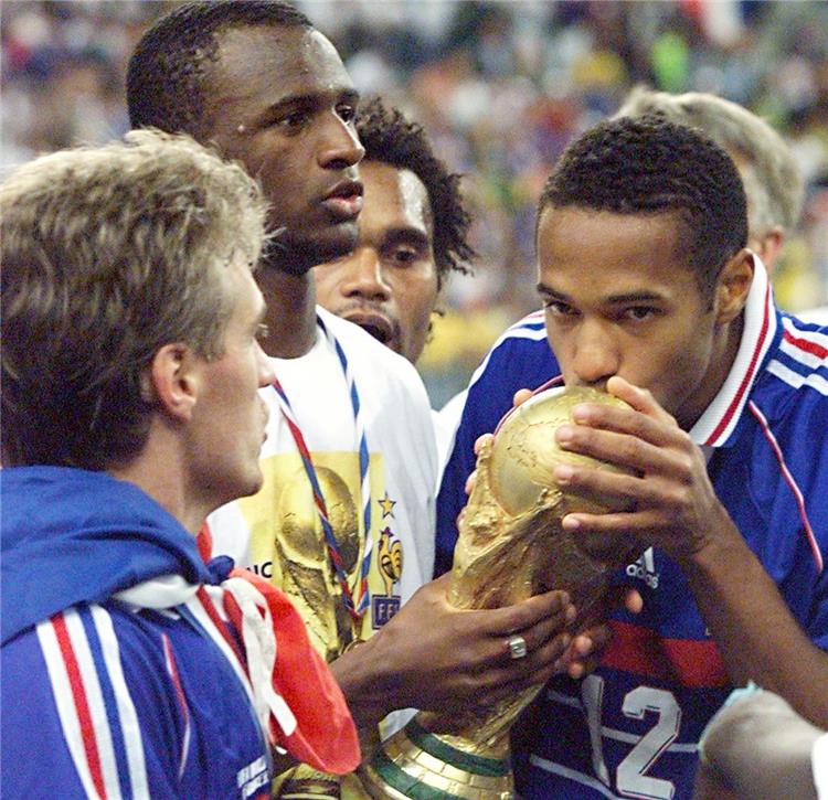 هنري فائز مع فرنسا بكأس العالم 1998