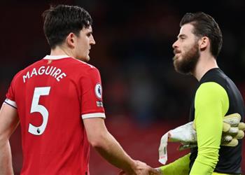 تين هاج يوضح موقفه من استمرار دي خيا ويؤكد ماجواير لاعب عظيم