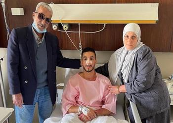 صورة لاعب الزمالك يزور محمد عبد المنعم بعد العملية الجراحية