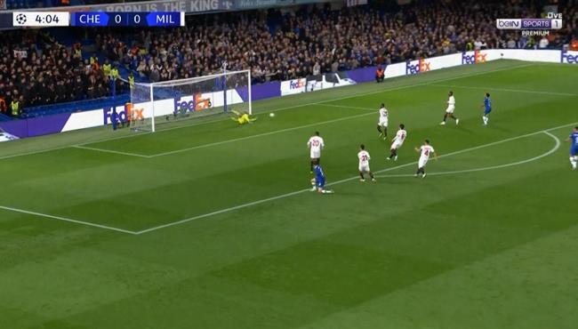 اول فرصة خطيره لتشيلسي علي مرمي ميلان بدوري ابطال اوروبا