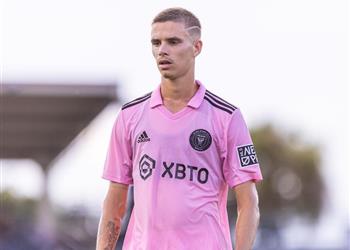 نجل بيكهام يقترب من اللعب في الدوري الإنجليزي