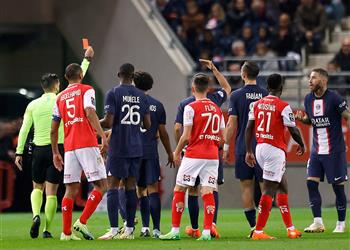 جالتييه يدافع عن راموس بعد طرده في مباراة باريس سان جيرمان وريمس