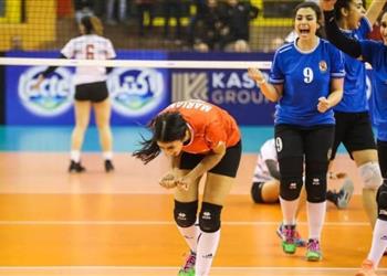 لاعبة طائرة الأهلي تنشر صورتها بقميص الزمالك