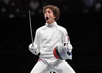 البطل المصري محمود السيد يتأهل إلى ثمن نهائي كأس العالم لسلاح سيف المبارزة