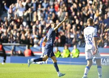 فيديو باريس سان جيرمان يكتسح أوكسير بخماسية في الدوري الفرنسي