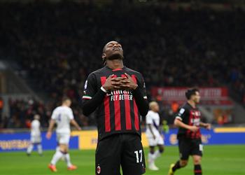 فيديو لياو يحتفل على طريقة رونالدو وفيورنتينا يهدي ميلان فوز ا قاتل ا بالنيران الصديقة